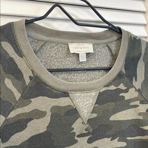 Lucky Brand Green Camouflage Crewneck Sweatshirt Size Large